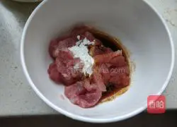 Illustration of how to make tomato shredded pork and wild rice soup 7