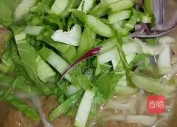 Illustration of how to make hand-made meatball and egg noodles 7