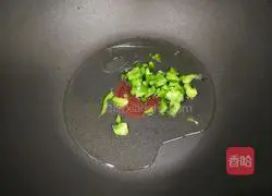 Illustration of how to mix eggplant with potatoes 8