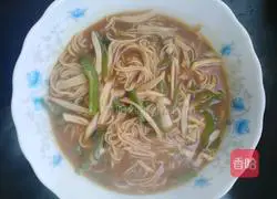 Illustration of how to make hand-shredded green pepper and king oyster mushroom noodles 6