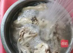 Astragalus and Danggui Chicken Soup Recipe Illustration 3