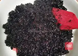 Illustration of how to make purple rice meal buns 3