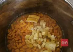 Illustration of how to make banana and sweet potato soup 7