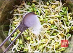 Illustration of how to make cold soybean sprouts 6