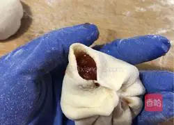 Illustration of how to make rock sugar hawthorn steamed buns 9