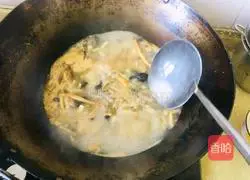 Hot and sour shredded pork soup recipe 6