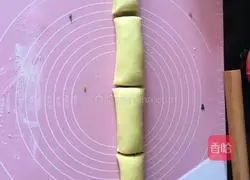 Illustration of how to make scallion pancakes 8