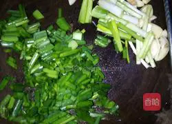 Illustration of how to make colorful braised noodles 4