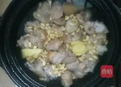 Illustration of how to make pig's feet and soybean soup 6