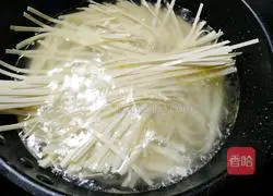 Illustration of how to make fried rape and egg noodles 4