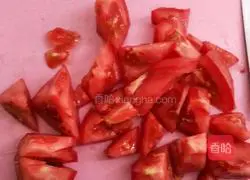 Illustration of how to make tomato and cucumber raw drink 4