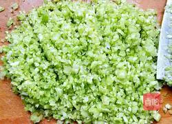 Illustration of how to make pork and celery stuffed dumplings 7