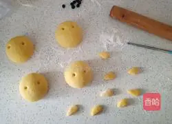 Illustration of how to make pumpkin chicken steamed buns 7