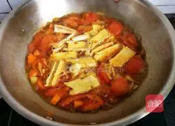 Illustration of how to make curry tomato pot cake 6