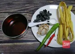 #河北菜#Illustration of how to make fungus mixed with yuba 1