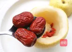 Illustration of how to make rock sugar, white fungus and snow pear soup 6