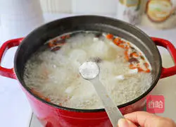 Illustration of how to make coconut chicken soup 9