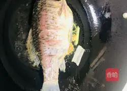 Simple and convenient crucian carp soup recipe 2