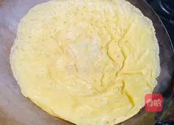 Illustration of how to make delicious egg skin soup 5
