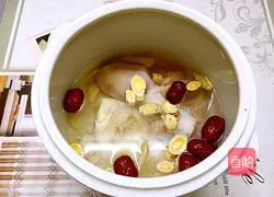 Illustration of how to cook fish maw with chicken in pot 5