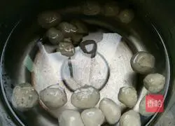 Illustration of how to make cabbage and meatball soup 4