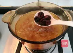 Red Dates and Snow Pear Illustration of how to make white fungus soup 11