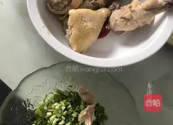 Illustration of how to make shredded chicken 7