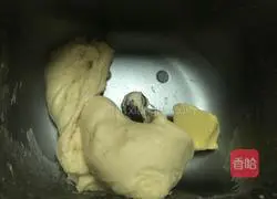 Illustration of how to make Santa Bread 6