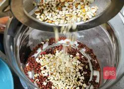 Illustration of making red dates, red beans and barley soup 6