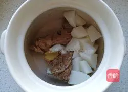 Illustration of how to make radish bone soup 5