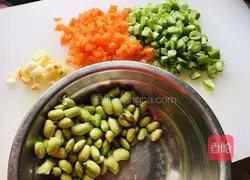 Illustration of how to make braised noodles 1