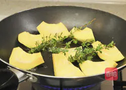 Illustration of how to make pan-fried lamb chops with roasted pumpkin with thyme 4