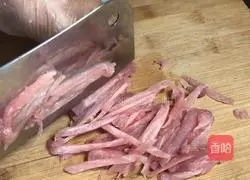 Illustration of how to make shredded pork corn noodle soup 5