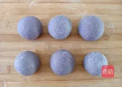 Illustration of how to make black rice steamed buns 8