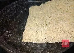 Illustration of how to make matsutake beef sauce noodles 3