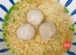 Illustration of how to make instant noodles with egg and meatballs 6