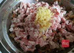 Xinwen Gourmet Pork and White Mushroom Buns Recipe Illustration 6