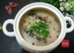 Illustration of how to make braised crucian carp soup 11