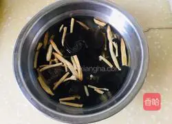 Illustration of braised pork and braised noodles 2