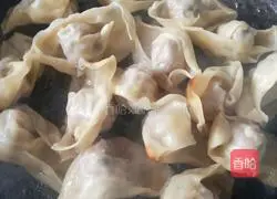 Illustration of how to make fried wontons 7