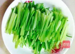 How to make fried tofu with celery Illustration 1