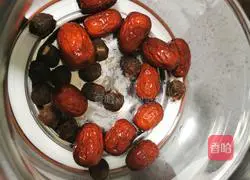 Longan, red dates and barley soup Illustration of how to do it 5