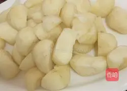 Illustration of how to make water chestnut lean meat soup 1