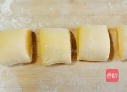 Illustration of how to make pumpkin rolls 8