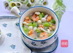 Illustration of how to make luffa, shrimp and mushroom soup 12