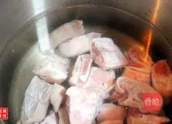 Tomato and pig trotters soup recipe 4