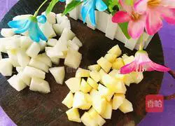 Illustration of how to make apple, snow pear and white fungus soup 8