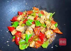 Illustration of how to stir-fry chicken breast with pepper 9