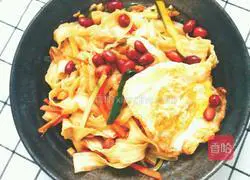 Large Illustration of how to make bowl wide noodles 11