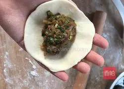 Illustration of how to make leek and meat buns 8